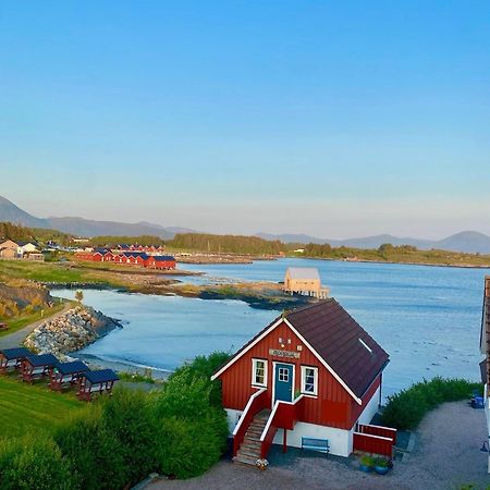 Waterfront Rorbu - By The Beach Bud Buitenkant foto